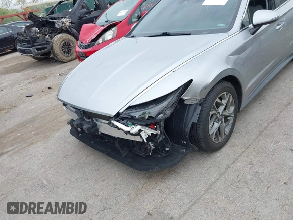 2020 Hyundai Sonata SEL z VIN 5NPEL4JA7LH053779, wystawiony jako IAAI lot #42133140 z przebiegiem 67 705 mil mil oraz . Historia ofert i sprzedaży dostępna na DreamBid. Obrazek 6.