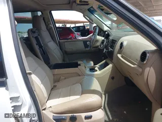 2004 Ford Expedition Eddie Bauer with VIN 1FMFU17L34LA57247, listed as a IAAI auction lot 39279271 with 152,511 mi miles. Bid and sale history available at carsss.com. Image 5.