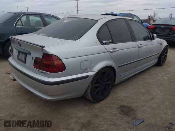2003 BMW 3 Series 325i with VIN WBAAZ33403PH31680, listed as a IAAI auction lot 41726073 with 214,623 mi miles. Bid and sale history available at carsss.com. Image 4.