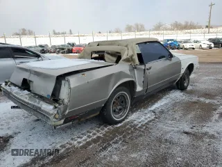 1983 Chevrolet Monte Carlo z VIN 1G1AZ37H5DR175751, wystawiony jako Copart lot #45337105 z przebiegiem 360 000 mil mil oraz Szkody całkowita. Historia ofert i sprzedaży dostępna na DreamBid. Obrazek 3.