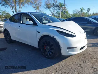 2022 Tesla Model Y Performance z VIN 7SAYGDEF0NF377748, wystawiony jako IAAI lot #40930622 z przebiegiem 49 129 mil mil oraz . Historia ofert i sprzedaży dostępna na DreamBid. Obrazek 1.