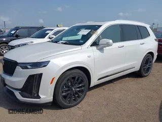2022 Cadillac XT6 Premium Luxury z VIN 1GYKPCRS2NZ127050, wystawiony jako IAAI lot #42072418 z przebiegiem 31 165 mil mil oraz . Historia ofert i sprzedaży dostępna na DreamBid. Obrazek 2.