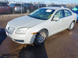 2008 Mercury Milan with VIN 3MEHM07Z58R638718, listed as a IAAI auction lot 41536905 with 70,729 mi miles. Bid and sale history available at carsss.com. Image 2.