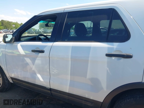 2016 Ford Police Interceptor Utility z VIN 1FM5K8AR3GGB43369, wystawiony jako IAAI lot #42209250 z przebiegiem 118 090 mil mil oraz . Historia ofert i sprzedaży dostępna na DreamBid. Obrazek 14.