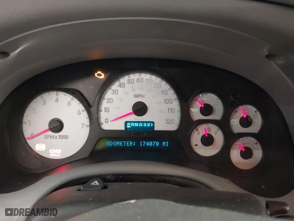 2005 Chevrolet TrailBlazer LT with VIN 1GNDT13S052136871, listed as a IAAI auction lot 41644035 with 174,070 mi miles. Bid and sale history available at carsss.com. Image 7.