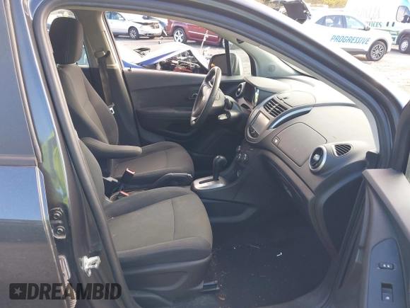 2016 Chevrolet Trax LS with VIN 3GNCJNSB3GL224437, listed as a IAAI auction lot 40637048 with 74,457 mi miles. Bid and sale history available at carsss.com. Image 5.