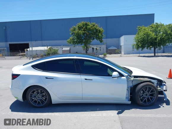 2023 Tesla Model 3 z VIN 5YJ3E1EA4PF454754, wystawiony jako IAAI lot #42665785 z przebiegiem 5 218 mil mil oraz . Historia ofert i sprzedaży dostępna na DreamBid. Obrazek 14.