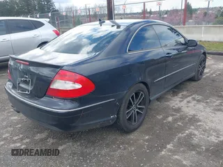 2009 Mercedes-Benz CLK 350 z VIN WDBTJ56HX9F267109, wystawiony jako IAAI lot #41799170 z przebiegiem 111 892 mil mil oraz . Historia ofert i sprzedaży dostępna na DreamBid. Obrazek 4.