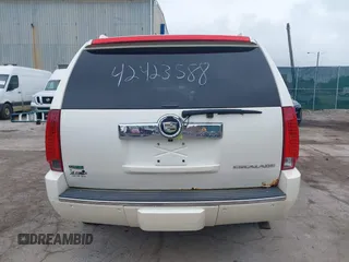 2012 Cadillac Escalade Luxury z VIN 1GYS4BEF4CR120481, wystawiony jako IAAI lot #42423588 z przebiegiem Nie podano mil oraz . Historia ofert i sprzedaży dostępna na DreamBid. Obrazek 16.