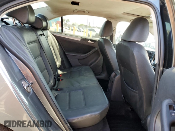 2013 Volkswagen Jetta SE z VIN 3VWDP7AJ8DM364387, wystawiony jako Copart lot #58773075 z przebiegiem 188 116 mil mil oraz Szkoda całkowita • Salvage title. Historia ofert i sprzedaży dostępna na DreamBid. Obrazek 10.