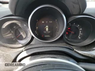 2016 FIAT 500X Lounge z VIN ZFBCFYDT4GP395562, wystawiony jako Copart lot #52273235 z przebiegiem 150 036 mil mil oraz Szkody całkowita. Historia ofert i sprzedaży dostępna na DreamBid. Obrazek 9.