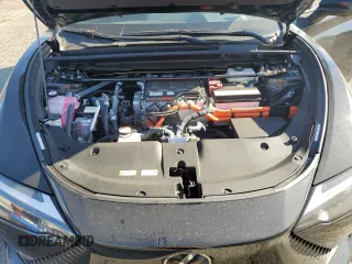 2024 Lexus RZ 300e Premium z VIN JTJABABBXRA001776, wystawiony jako Copart lot #76914814 z przebiegiem 1391 mil mil oraz Szkody całkowita. Historia ofert i sprzedaży dostępna na DreamBid. Obrazek 12.