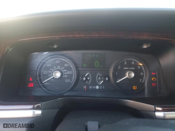 2009 Lincoln Town Car Signature Limited with VIN 2LNHM82VX9X605863, listed as a Copart auction lot 86781054 with 139,339 mi miles and Salvage Title. Bid and sale history available at carsss.com. Image 9.