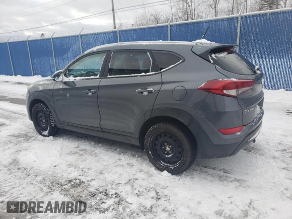 2016 Hyundai Tucson SE z VIN KM8J33A40GU184479, wystawiony jako Copart lot #83184724 z przebiegiem 150 732 mil mil oraz Czysty tytuł • Clean title. Historia ofert i sprzedaży dostępna na DreamBid. Obrazek 2.