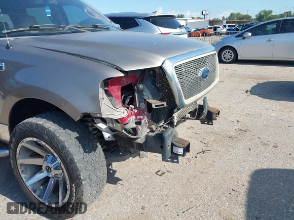 2005 Ford F-150 XLT z VIN 1FTRW12W45KC33940, wystawiony jako IAAI lot #42582396 z przebiegiem 233 217 mil mil oraz . Historia ofert i sprzedaży dostępna na DreamBid. Obrazek 13.