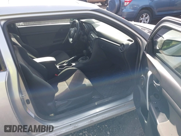 2012 Scion tC z VIN JTKJF5C73C3041811, wystawiony jako IAAI lot #41649126 z przebiegiem 188 685 mil mil oraz . Historia ofert i sprzedaży dostępna na DreamBid. Obrazek 5.