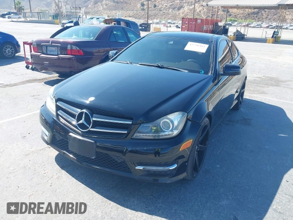 2012 Mercedes-Benz C 250 z VIN WDDGJ4HB7CF785844, wystawiony jako IAAI lot #42750461 z przebiegiem 125 968 mil mil oraz . Historia ofert i sprzedaży dostępna na DreamBid. Obrazek 2.