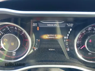 2016 Dodge Challenger R/T Scat Pack z VIN 2C3CDZFJ5GH177997, wystawiony jako IAAI lot #41470614 z przebiegiem 52 728 mil mil oraz . Historia ofert i sprzedaży dostępna na DreamBid. Obrazek 7.
