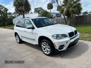 2013 BMW X5 xDrive35i z VIN 5UXZV4C50D0B01442, wystawiony jako Copart lot #59518135 z przebiegiem 165 610 mil mil oraz Tytuł czysty. Historia ofert i sprzedaży dostępna na DreamBid. Obrazek 1.