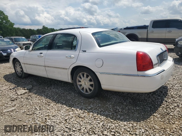 2008 Lincoln Town Car Limited z VIN 2LNHM82V38X660959, wystawiony jako Copart lot #57168355 z przebiegiem 194 630 mil mil oraz Szkoda całkowita • Salvage title. Historia ofert i sprzedaży dostępna na DreamBid. Obrazek 2.