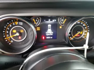 2022 Jeep Gladiator Willys z VIN 1C6HJTAG3NL170069, wystawiony jako Copart lot #45163635 z przebiegiem 30 521 mil mil oraz Szkoda całkowita • Salvage title. Historia ofert i sprzedaży dostępna na DreamBid. Obrazek 9.