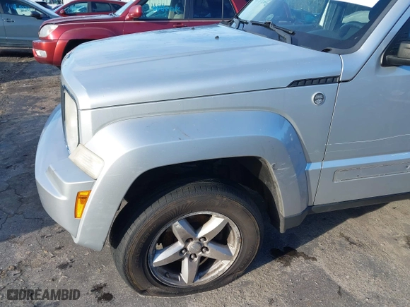 2009 Jeep Liberty Limited with VIN 1J8GN58K89W550147, listed as a IAAI auction lot 41209545 with 185,677 mi miles. Bid and sale history available at carsss.com. Image 12.