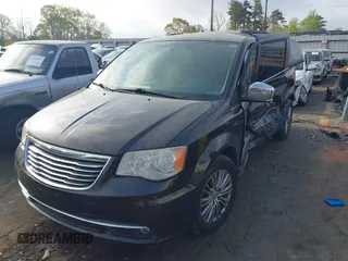 2014 Chrysler Town & Country Touring-L with VIN 2C4RC1CG5ER347141, listed as a IAAI auction lot 41948572 with 133,495 mi miles. Bid and sale history available at carsss.com. Image 17.