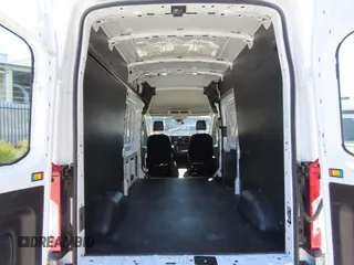 2020 Ford Transit Cargo с VIN 1FTBR1X8XLKB60749, выставлен на аукционе Copart как лот 61684405 с пробегом 77 415 миль миль и Списание • Salvage title. История ставок и продаж доступна на DreamBid. Изображение 6.