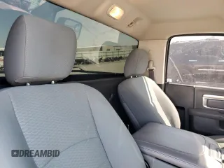 2016 Ram 1500 Express z VIN 3C6JR6AG7GG278061, wystawiony jako Copart lot #49131305 z przebiegiem Nie podano mil oraz Szkoda całkowita • Salvage title. Historia ofert i sprzedaży dostępna na DreamBid. Obrazek 10.