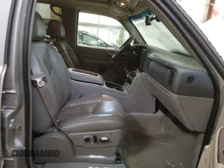 2006 GMC Yukon SLT with VIN 1GKEK13T76J149735, listed as a Copart auction lot 43025715 with 304,493 mi miles and Salvage Title. Bid and sale history available at carsss.com. Image 7.