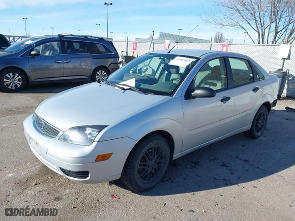 2005 Ford Focus S with VIN 1FAFP34N15W193279, listed as a IAAI auction lot 41802869 with 111,882 mi miles. Bid and sale history available at carsss.com. Image 2.