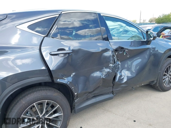 2025 Lexus NX 350 Premium с VIN 2T2GGCEZ9SC080938, выставлен на аукционе IAAI как лот 42255649 с пробегом 3 064 миль миль и . История ставок и продаж доступна на DreamBid. Изображение 6.