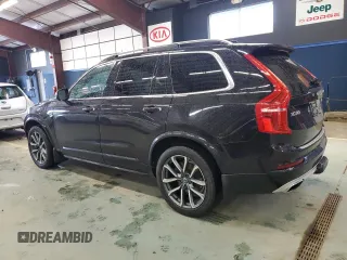 2018 Volvo XC90 Momentum z VIN YV4A22PK7J1218088, wystawiony jako Copart lot #58251775 z przebiegiem 169 073 mil mil oraz Tytuł czysty. Historia ofert i sprzedaży dostępna na DreamBid. Obrazek 2.