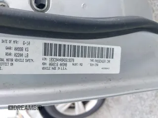 2010 Dodge Caliber SXT z VIN 1B3CB4HA9AD619378, wystawiony jako IAAI lot #42068680 z przebiegiem 182 668 mil mil oraz . Historia ofert i sprzedaży dostępna na DreamBid. Obrazek 9.