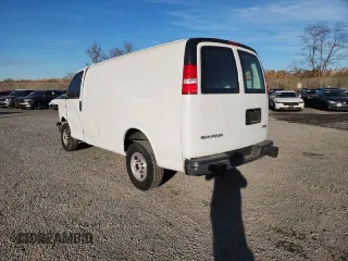 2021 GMC Savana Cargo Van with VIN 1GTW7AFP3M1270954, listed as a Copart auction lot 81899314 with 29,640 mi miles and Salvage Title. Bid and sale history available at carsss.com. Image 2.