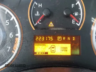 2008 Nissan Titan XE z VIN 1N6BA06A58N358342, wystawiony jako IAAI lot #42307058 z przebiegiem 223 175 mil mil oraz . Historia ofert i sprzedaży dostępna na DreamBid. Obrazek 7.