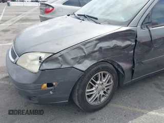 2005 Ford Focus SE with VIN 1FAFP36N65W305152, listed as a IAAI auction lot 42064504 with 280,811 mi miles and . Bid and sale history available at carsss.com. Image 6.