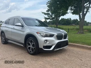 2018 BMW X1 sDrive28i z VIN WBXHU7C38J5L08773, wystawiony jako Copart lot #60745205 z przebiegiem 149 877 mil mil oraz Czysty tytuł • Clean title. Historia ofert i sprzedaży dostępna na DreamBid. Obrazek 1.