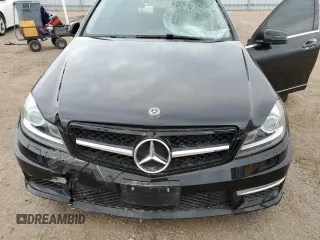 2014 Mercedes-Benz C 300 Sport z VIN WDDGF8AB6ER313428, wystawiony jako Copart lot #58425515 z przebiegiem 99 539 mil mil oraz Czysty tytuł • Clean title. Historia ofert i sprzedaży dostępna na DreamBid. Obrazek 11.