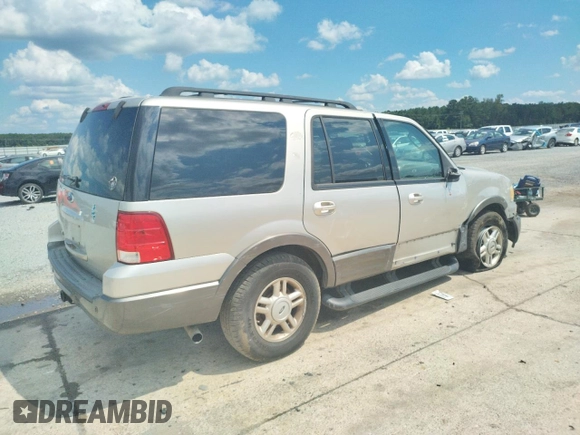 2006 Ford Expedition Special Service with VIN 1FMFU15506LA10037, listed as a Copart auction lot 61726303 with 225,227 mi miles and Salvage Title. Bid and sale history available at carsss.com. Image 3.