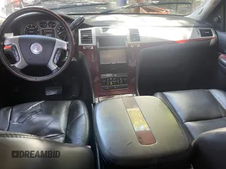 2007 Cadillac Escalade z VIN 1GYFK63847R329003, wystawiony jako Copart lot #62036565 z przebiegiem 188 730 mil mil oraz Czysty tytuł • Clean title. Historia ofert i sprzedaży dostępna na DreamBid. Obrazek 9.
