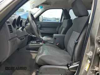 2007 Dodge Nitro SXT z VIN 1D8GT28KX7W596489, wystawiony jako Copart lot #56151355 z przebiegiem 295 949 mil mil oraz Szkoda całkowita • Salvage title. Historia ofert i sprzedaży dostępna na DreamBid. Obrazek 7.