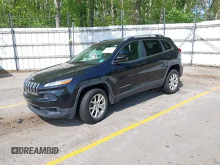 2014 Jeep Cherokee Latitude z VIN 1C4PJMCS3EW184984, wystawiony jako IAAI lot #42301604 z przebiegiem 185 320 mil mil oraz . Historia ofert i sprzedaży dostępna na DreamBid. Obrazek 2.