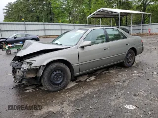 1998 Toyota Camry LE z VIN 4T1BG22K9WU300292, wystawiony jako Copart lot #52169985 z przebiegiem 247 137 mil mil oraz Szkoda całkowita • Salvage title. Historia ofert i sprzedaży dostępna na DreamBid. Obrazek 1.