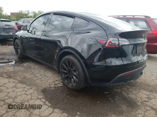 2022 Tesla Model Y Long Range z VIN 7SAYGDEEXNA008898, wystawiony jako Copart lot #54915445 z przebiegiem 35 467 mil mil oraz Szkoda całkowita • Salvage title. Historia ofert i sprzedaży dostępna na DreamBid. Obrazek 2.