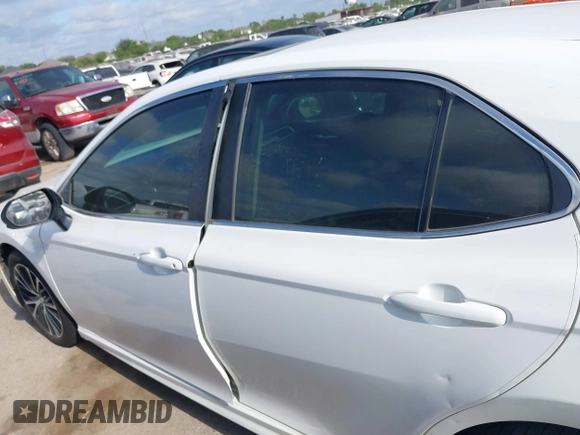 2018 Toyota Camry LE z VIN 4T1B11HK5JU623766, wystawiony jako IAAI lot #41997511 z przebiegiem 146 569 mil mil oraz . Historia ofert i sprzedaży dostępna na DreamBid. Obrazek 14.
