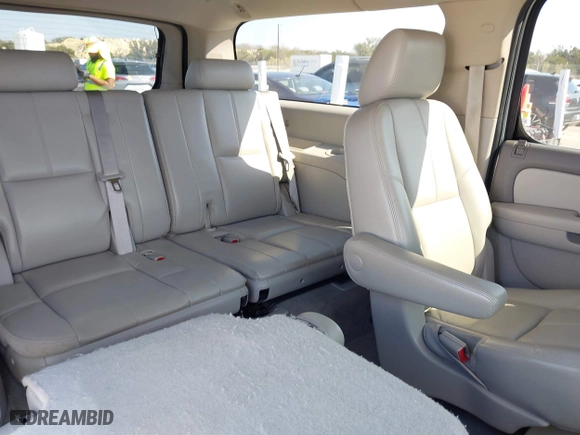 2012 Chevrolet Suburban LT with VIN 1GNSCJE01CR220186, listed as a IAAI auction lot 41476520 with 117,714 mi miles. Bid and sale history available at carsss.com. Image 8.