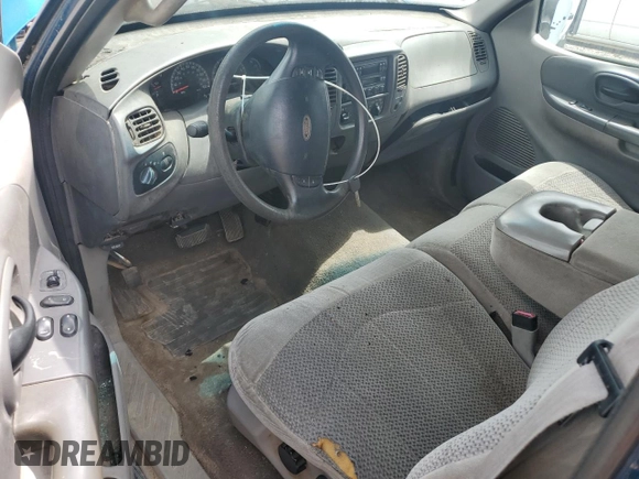 2000 Ford F-150 XL z VIN 1FTRX17W4YKA07388, wystawiony jako Copart lot #53160325 z przebiegiem Nie podano mil oraz Czysty tytuł • Clean title. Historia ofert i sprzedaży dostępna na DreamBid. Obrazek 8.