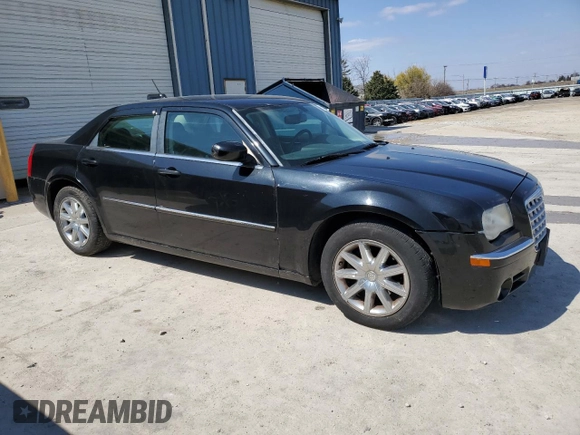 2008 Chrysler 300 z VIN 2C3LA33G68H263769, wystawiony jako Copart lot #53040145 z przebiegiem 125 461 mil mil oraz Szkoda całkowita • Salvage title. Historia ofert i sprzedaży dostępna na DreamBid. Obrazek 4.