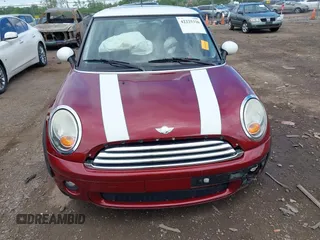 2009 MINI Hardtop z VIN WMWMF33599TW72771, wystawiony jako IAAI lot #42225326 z przebiegiem 94 014 mil mil oraz . Historia ofert i sprzedaży dostępna na DreamBid. Obrazek 12.